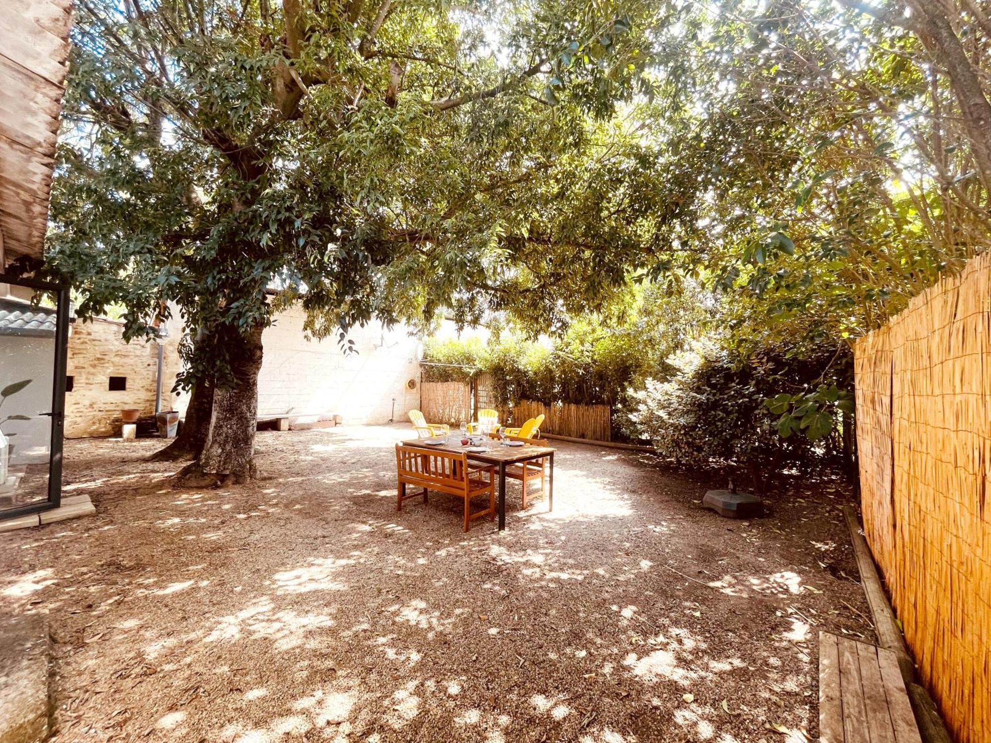 Le Patio, Jardin Privatif, Tennis Nimes Bagian luar foto